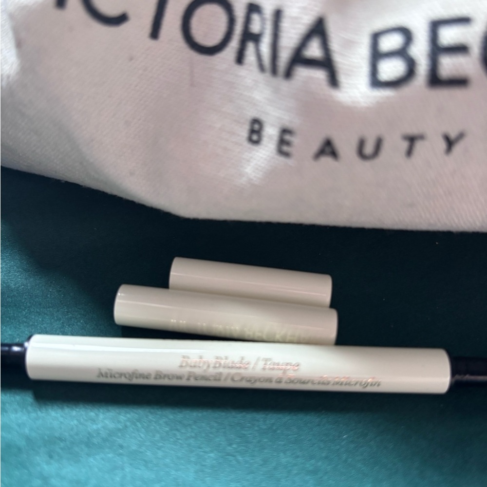 Victoria Beckham baby blade brow pencil in color Taupe - Picture 3 of 6